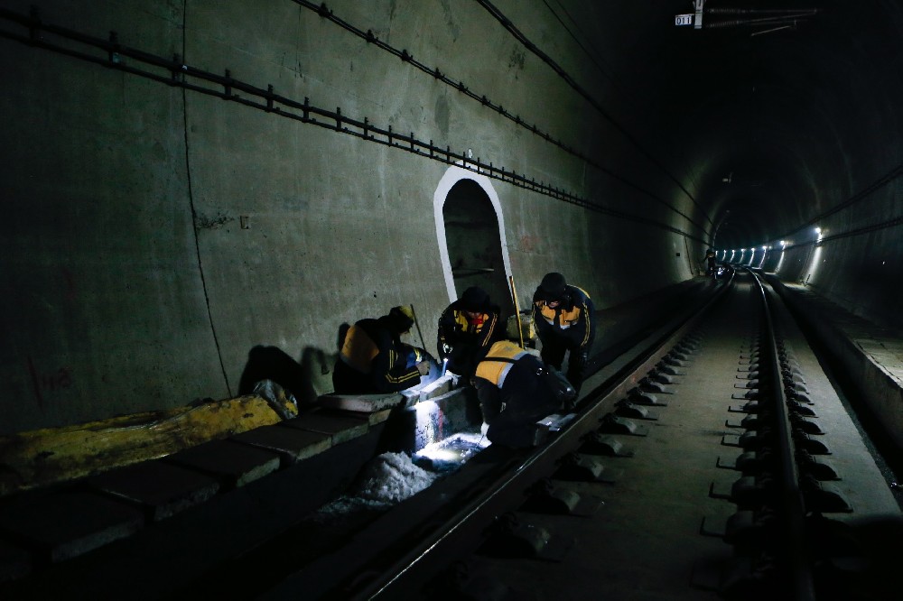 麻城铁路运营隧道病害现状